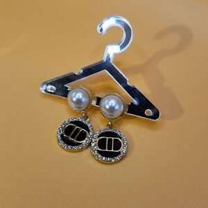 Elegant Gold and Black Pearl Drop Earrings